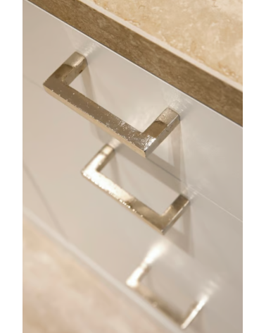 Poignées de meuble en bronze intemporels pour cuisine et salle de bain