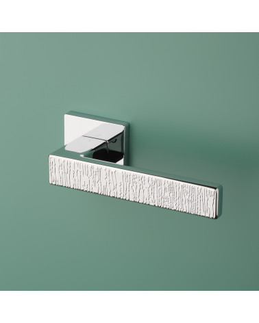 Poignée de porte chrome poli AMARYLIA poignée design vue inclinée
