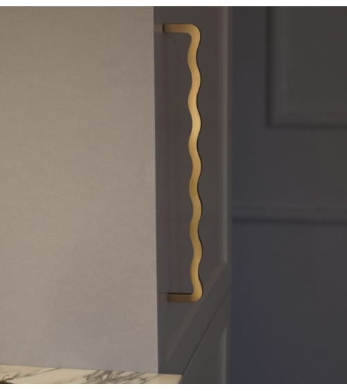 Poignée Barre Asymétrique en Laiton Massif – Design Moderne