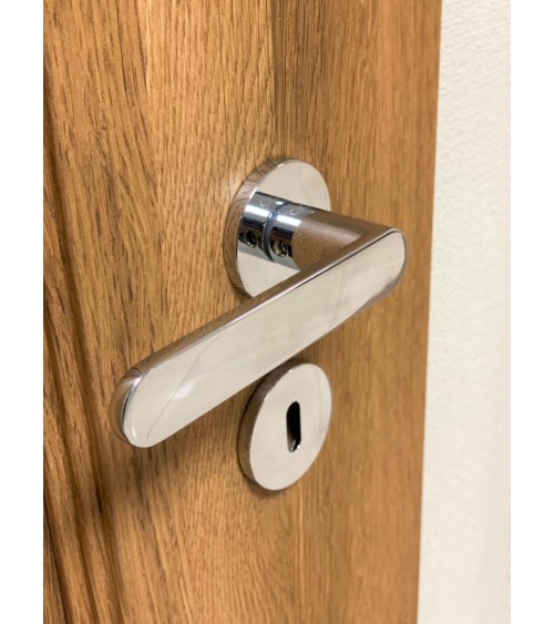 Poignée de porte chrome poli Line Vénus poignée design