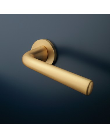 Poignée de porte Or mate TULIPA porte intérieure design montée sur une porte