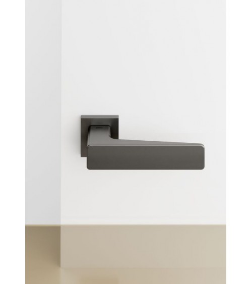 Poignée de porte graphite Mandelli Virgo poignée design