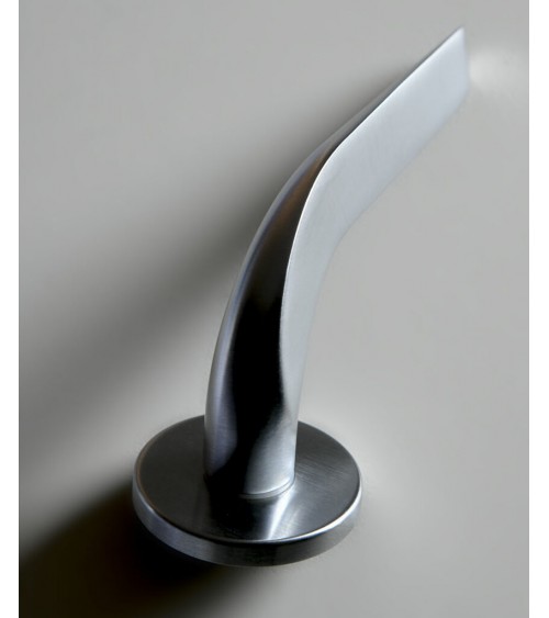Poignée de porte en laiton Mandelli Coupé poignée design