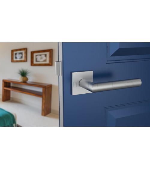 Poignée de porte chrome satiné ARABIS quincaillerie design