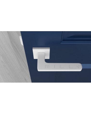 Poignée de porte blanche YUKA quincaillerie design vue de haut montée sur une porte