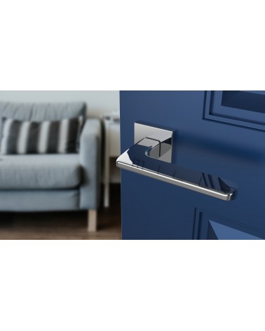 Poignée de porte style moderne YUKA poignée design vue de haut inclinée montée sur une porte