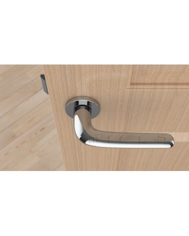 Poignée de porte Chrome poli AZALIA poignée design vue de haut montée sur une porte