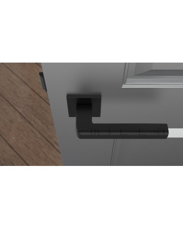 Poignée de porte noire SALICE quincaillerie design vue de haut montée sur une porte