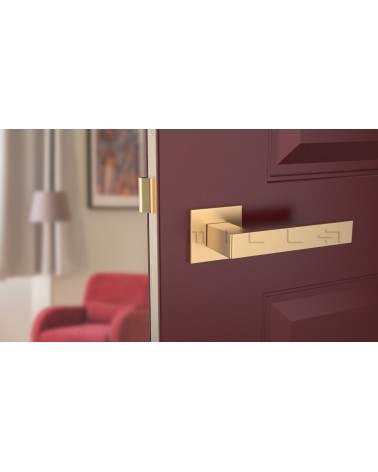 Poignée de porte or mate SULLA poignée design vue de face montée sur une porte