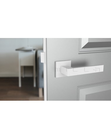Poignée de porte blanche SULLA poignée design vue de face montée sur une porte
