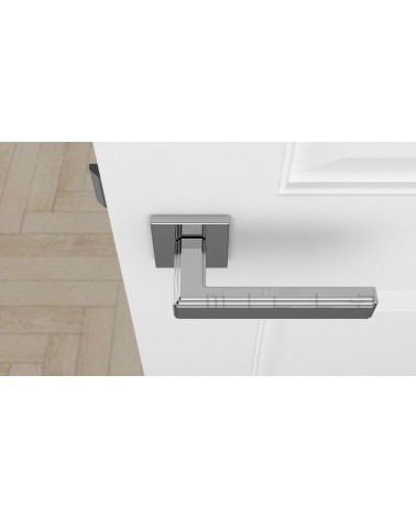 Poignée de porte Chrome poli RAFLESIA poignée design vue de haut montée sur une porte