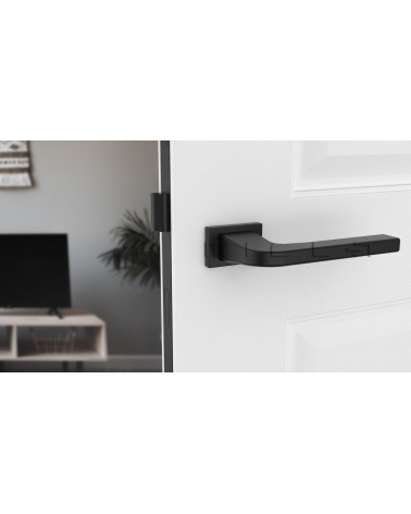 Poignée de porte moderne ISMENA poignée design vue de face montée sur une porte
