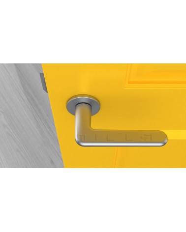 Poignée de porte chrome satiné LIRA poignée design vue de haut montée sur une porte