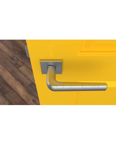 Poignée de porte chrome satiné MELA poignée design vue de haut montée sur une porte