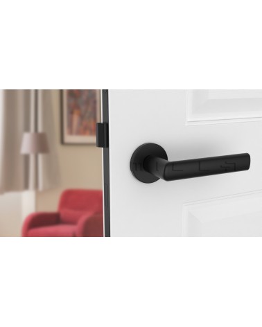 Poignée de porte noire SILENA quincaillerie design vue de face montée sur une porte