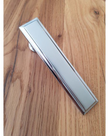 Poignée de porte chrome satiné Mandelli Kuki poignée design vue inclinée