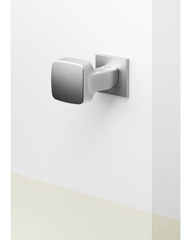Bouton de porte Mandelli Carrè poignée design couleur 3 montée sur une porte