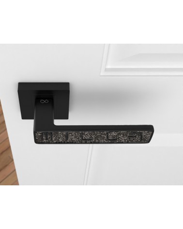 Poignée de porte tendance GLAMOUR quincaillerie design vue de haut montée sur une porte