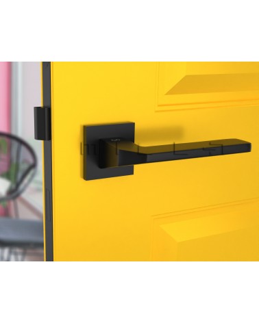 Poignée de porte sobre ETNA quincaillerie design vue de face montée sur une porte