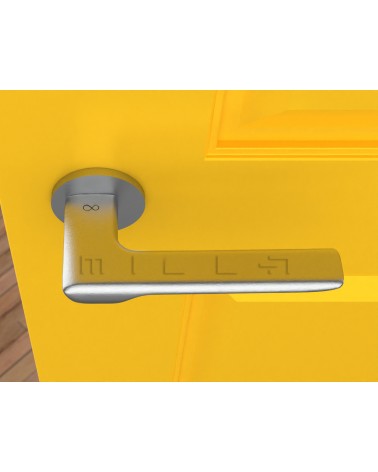 Poignée de porte chrome brossé LIGNE poignée design vue de haut montée sur une porte