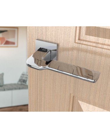 Poignée de Porte Chrome poli LINE BALI quincaillerie design vue inclinée montée sur une porte