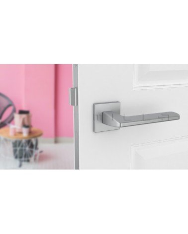 Poignée de porte matière zamak YUKA poignée design couleur 2 vue de face montée sur une porte