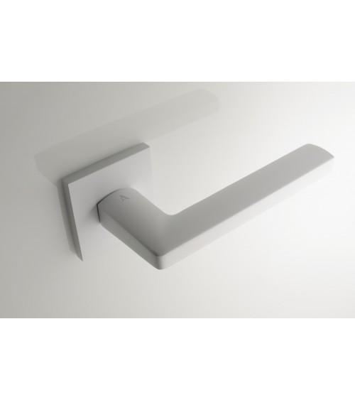 Poignée de porte blanche PYROLA quincaillerie design