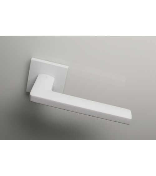 Poignée de porte blanche PYROLA quincaillerie design