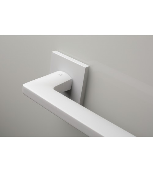 Poignée de porte blanche PYROLA quincaillerie design