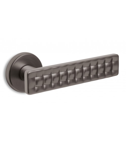 Poignée de porte chrome sablé Ento Mabelle poignée design