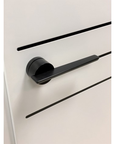 Poignée de porte futuriste JUMELLE poignée design vue de haut inclinée montée sur une porte