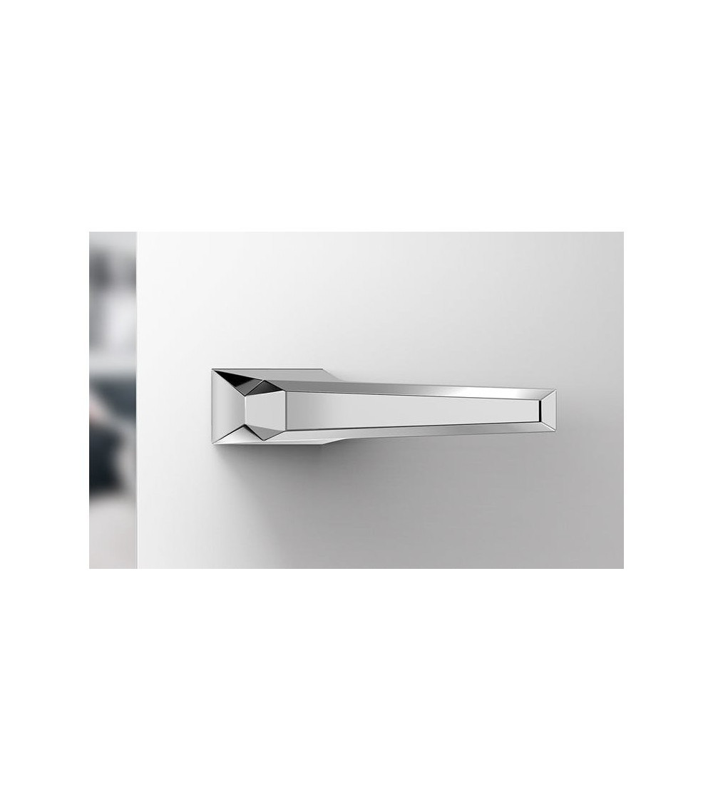 poignee de porte couleur chrome poli retro avec des bords comme un diamant
