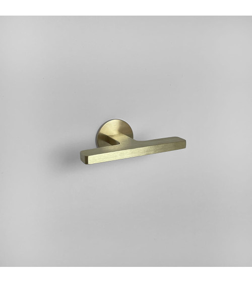 Bouton de meuble en laiton ISA T poignée design