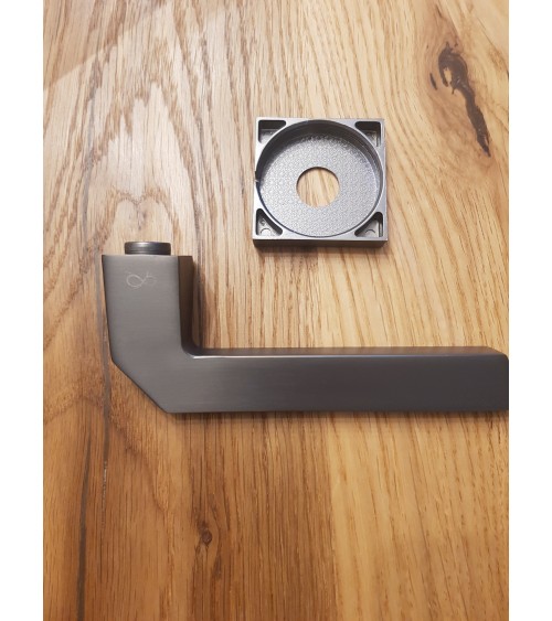 Poignée de porte sobre ETNA quincaillerie design