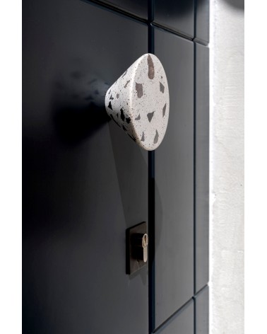 Bouton de meuble en ciment - Urbi & Orbi Demenico Rocks Cône -  poignée design