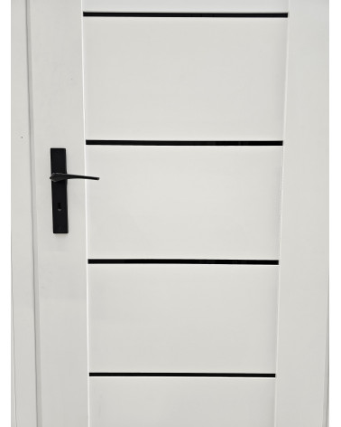 poignée de porte noire ADEL sur une porte blanche