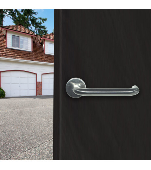 Poignée de porte PMR model Reteuil sur une porte