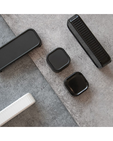 Bouton de meuble WEGA poignée design posé sur une surface grise