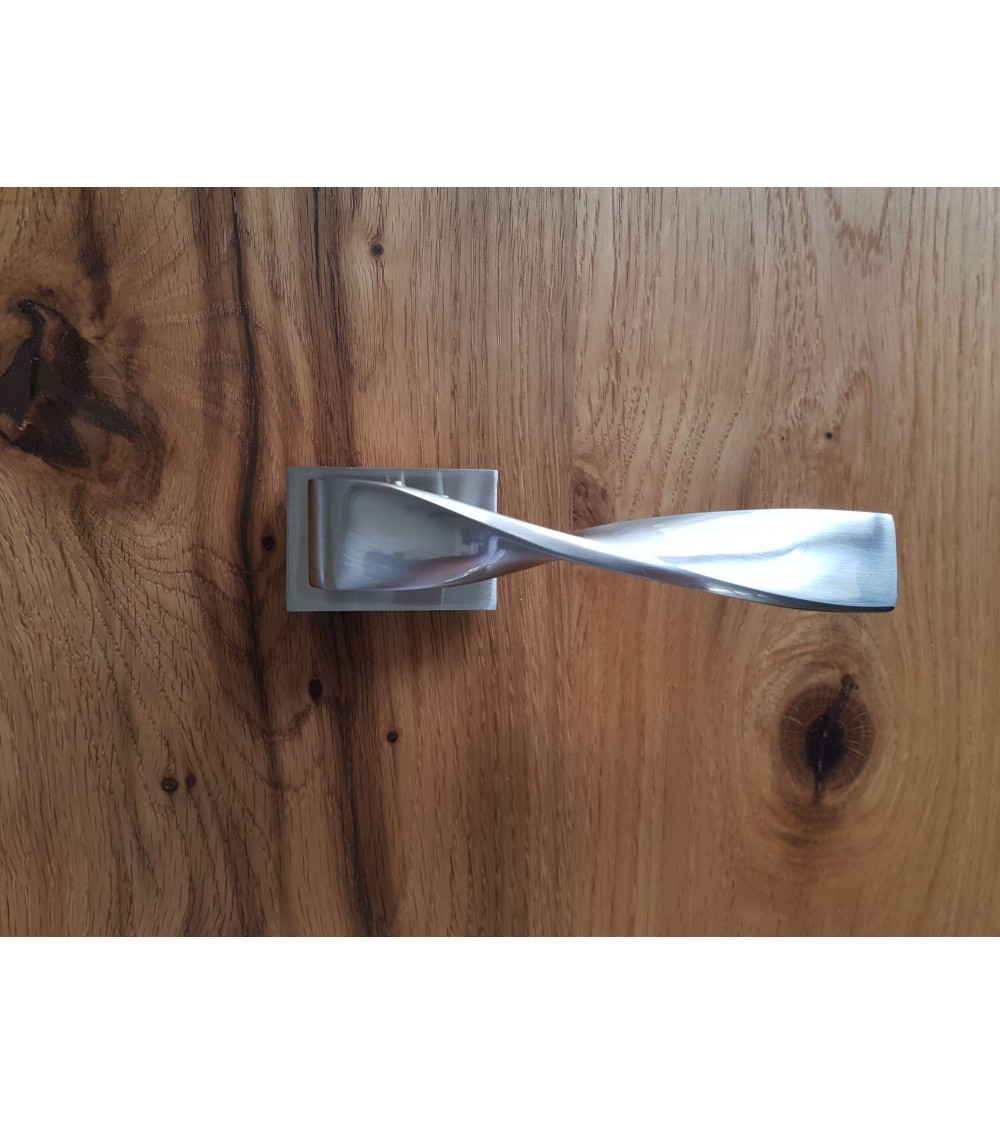 poignee pour ado en silhuette twisted et de couleur nickel - pour grossiste