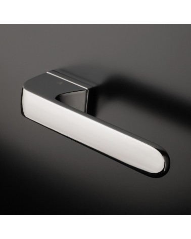Poignée de porte futuriste PLUMERIA poignée design montée sur une porte