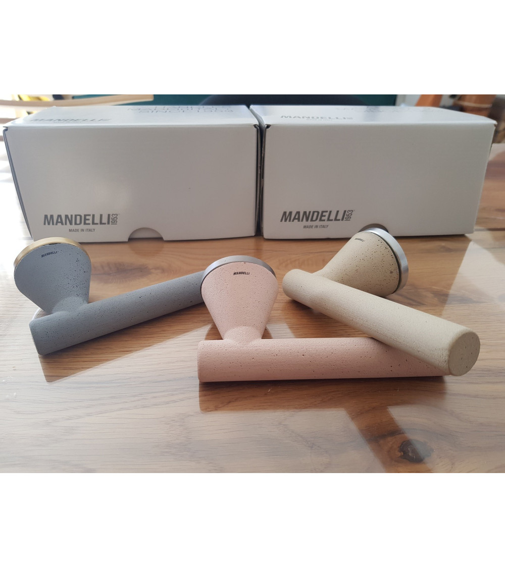 Poignée de porte ultra originale et design fabriquée en béton disponible en plusieurs finitions