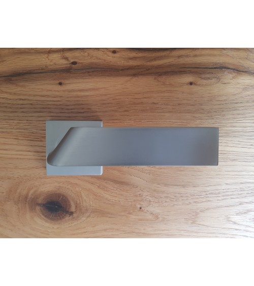 Poignée de porte Buzz QR à rosace clé L -  quincaillerie design