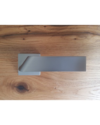 Poignée de porte Buzz QR à rosace clé L -  quincaillerie design