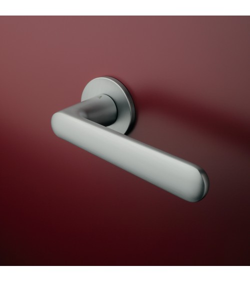 Poignée de porte chrome satiné ARIA poignée design