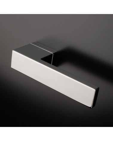Poignée de porte chrome poli CARLINA poignée design montée sur une porte