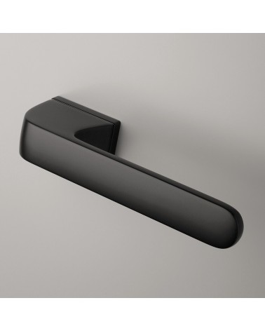 Poignée de porte noire PLUMERIA poignée design montée sur une porte