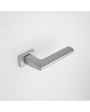 Poignée de porte chrome satiné YUKA poignée design vue de haut