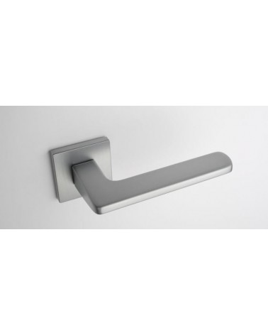 Poignée de porte chrome satiné YUKA quincaillerie design vue de haut