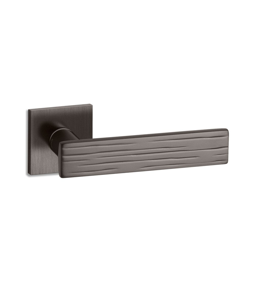 Poignée de porte graphite Ento Wood quincaillerie design