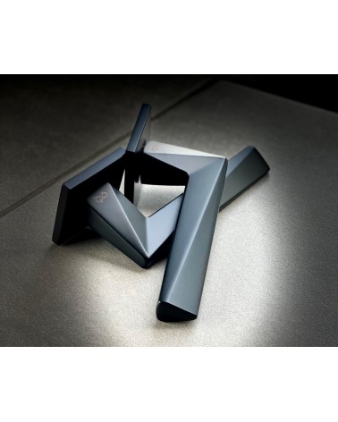 Poignée de porte zamak DIAMANT poignée design posée sur un fond sombre